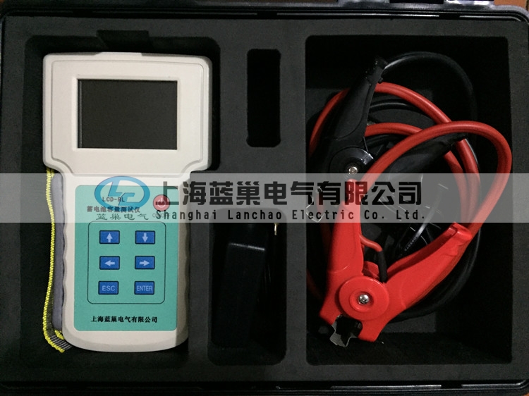 LCD-RL蓄電池容量測(cè)試儀，是快速準(zhǔn)確測(cè)量蓄電池健康狀態(tài)、荷電狀態(tài)以及連接電阻等參數(shù)的數(shù)字存儲(chǔ)式儀器。本儀表通過在線測(cè)試，能顯示并記錄單節(jié)及整組電池的電壓、內(nèi)阻、容量、溫度等重要參數(shù)，可自動(dòng)判別精確有效地挑出落后電池。