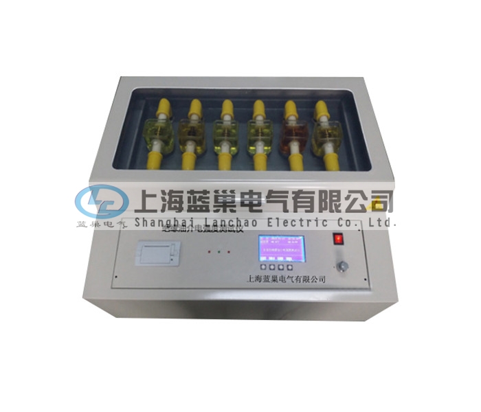 LCY-6B六杯型絕緣油介電強度測試儀又稱絕緣油介電強度測試儀、絕緣油介質強度測試儀及絕緣油電強度測定儀，六杯絕緣油介電強度測試儀根據(jù)《絕緣油介電強度測定法》設計生產(chǎn)